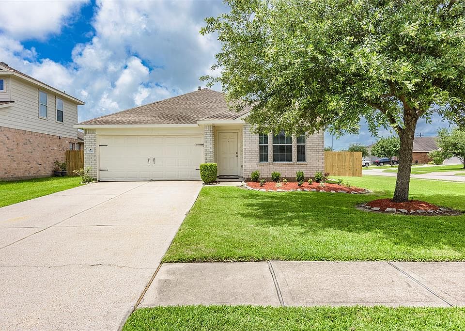 1st image of 704 Spoonbill Ln