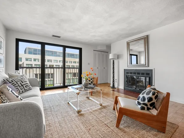 1600 Massachusetts Ave APT 703, Cambridge, MA 02138
