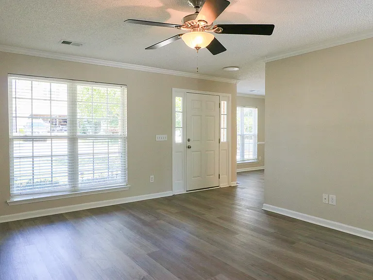 220 Loskin Ln — Photo 31