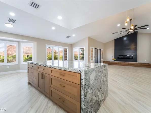 8904 Marble Dr, Las Vegas, NV 89134