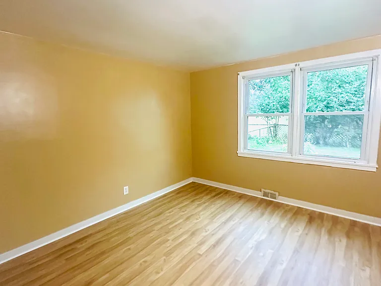 76-80 Thackeray Ct — Photo 7
