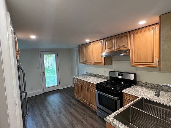 4th image of 40 Echo Rd
