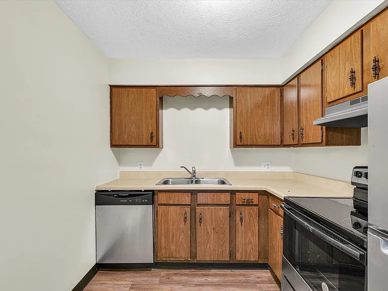 712 Arcadia Dr — Photo 15
