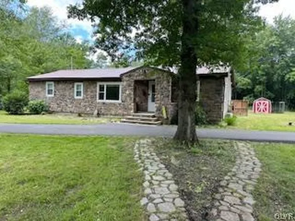 1198 Lake Minsi Dr, Bangor, PA 18013