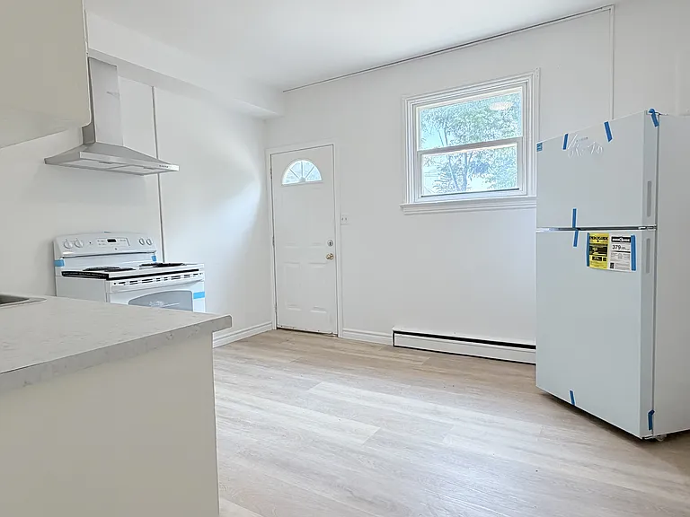 537 Confederation St #7 — Photo 3