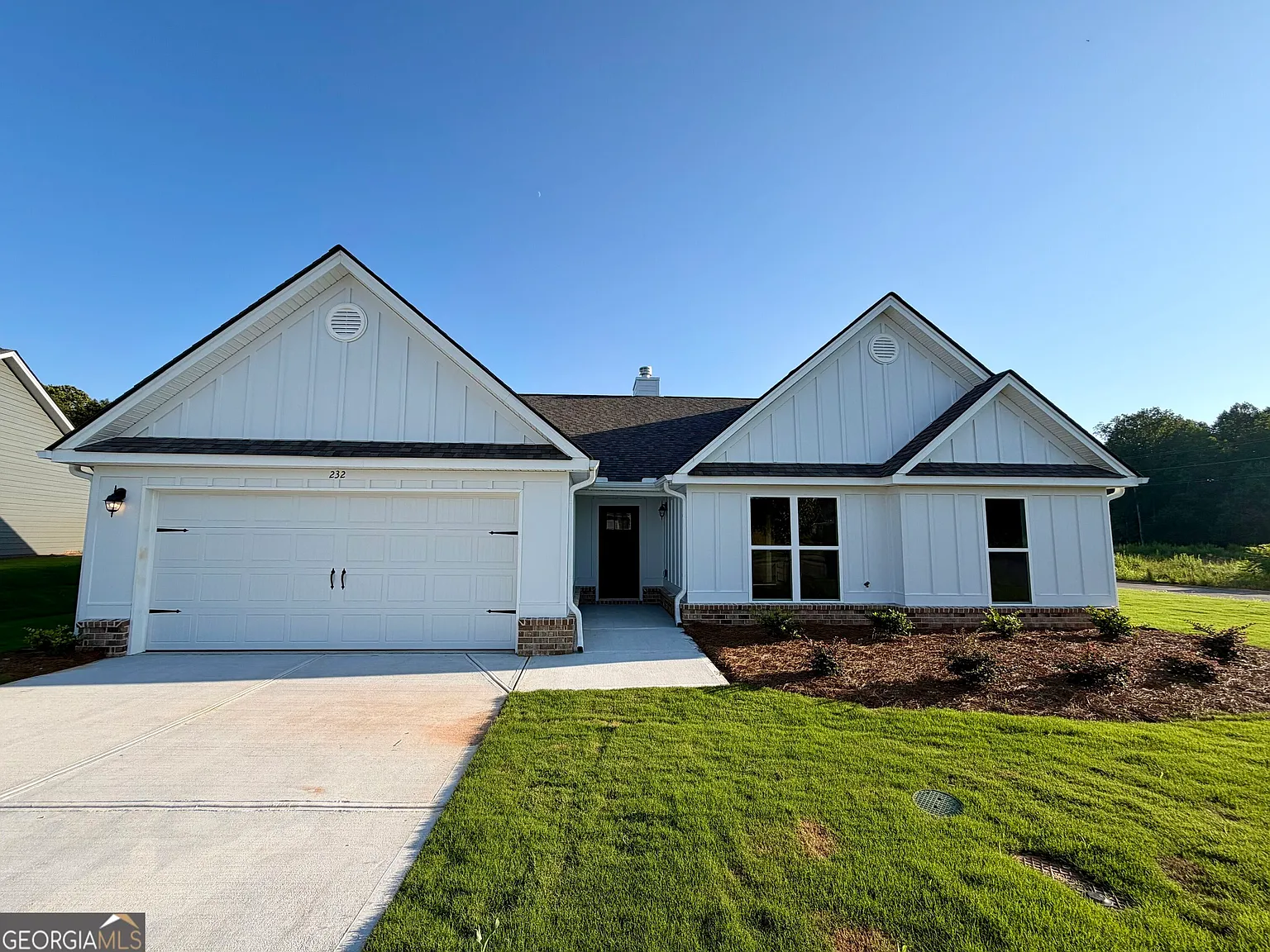 4 bed, 2.5 bath, 2200 sqft, $2,600 — Photo 1