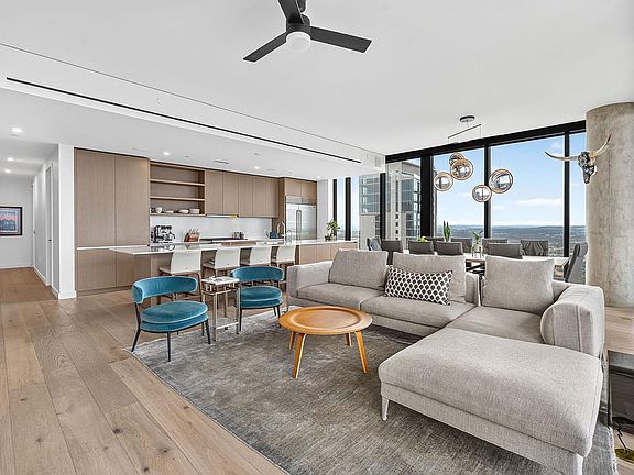 2nd image of 610 Davis St #4504