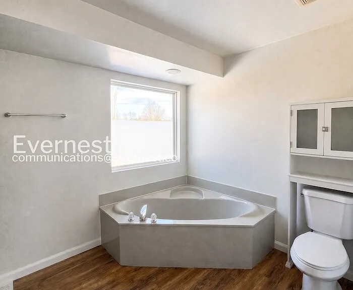 129 Royallbrook Ln — Photo 8