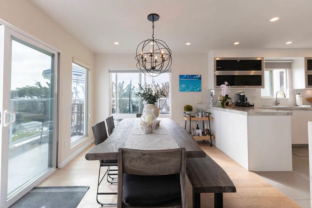 2 bed, 2.5 bath, 1400 sqft, $9,750 — Photo 4