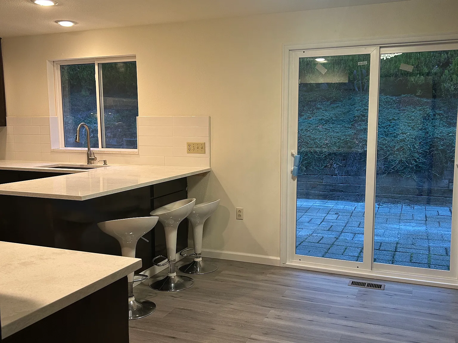 4 bed, 2600 sqft, $1,150 — Photo 2