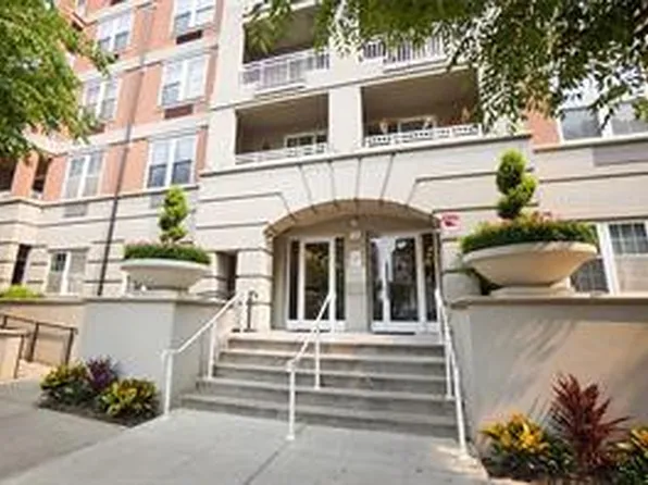 40 Oceana Dr Unit 8B, Brooklyn, NY 11235