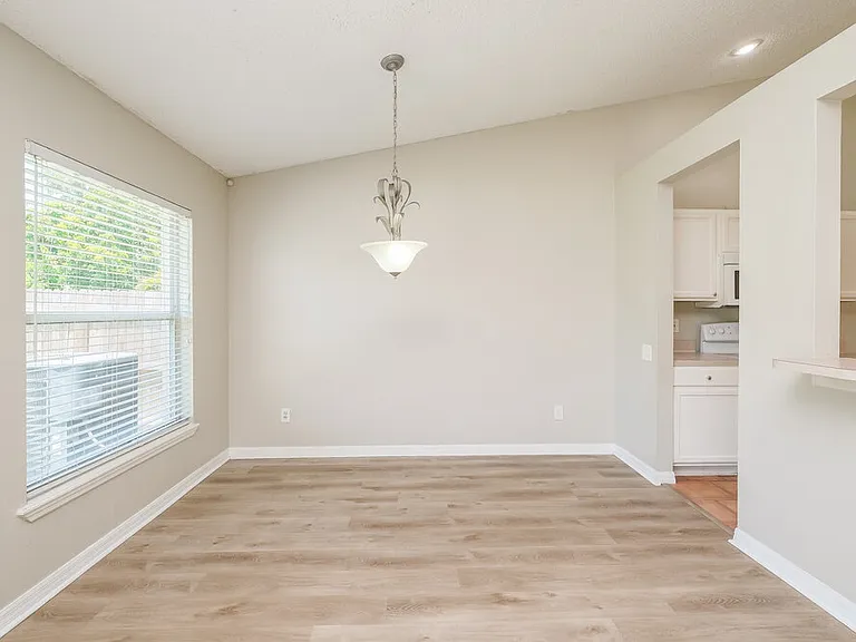 10408 Hallmark Blvd — Photo 5