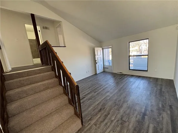 8490 Lane Dr, Raytown, MO 64138