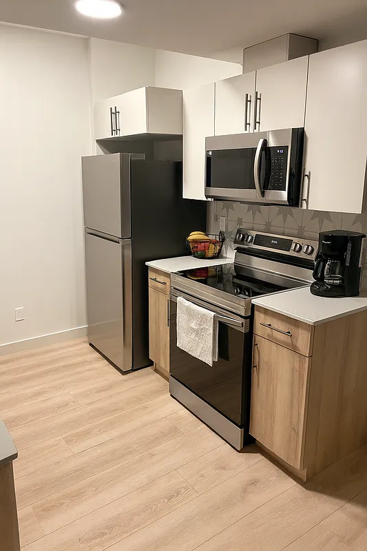 2 bed, 1.0 bath, $1,200 — Photo 2
