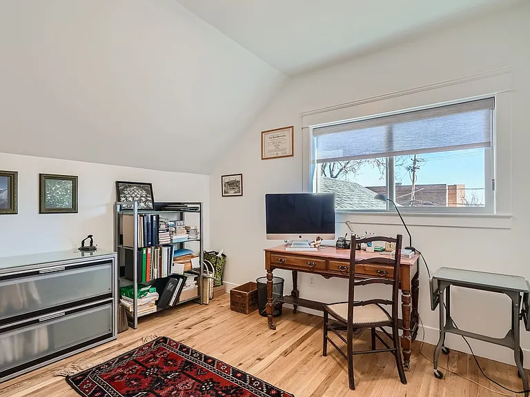 824 La Farge Ave — Photo 23