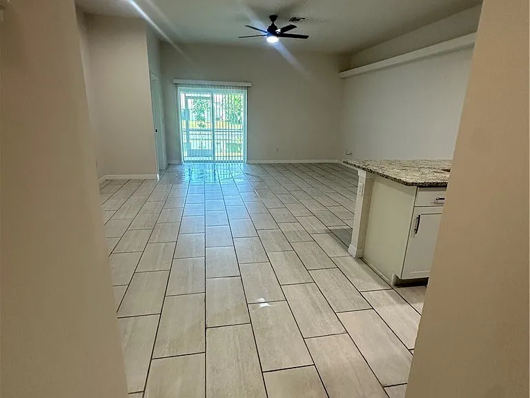 3305 SW 15th Pl — Photo 5
