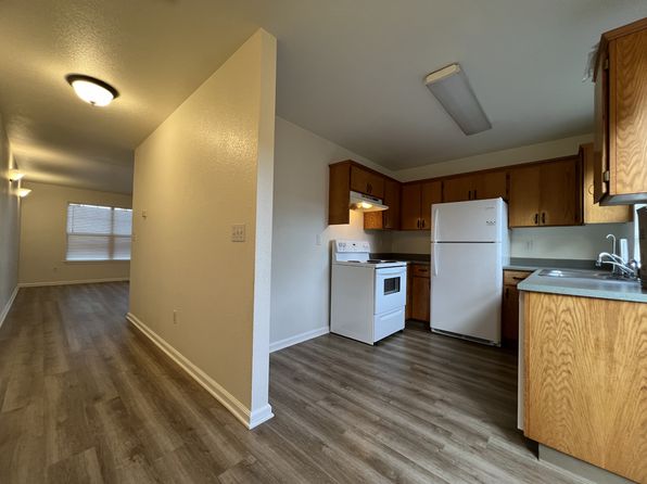 1598 Railroad Dr APT C