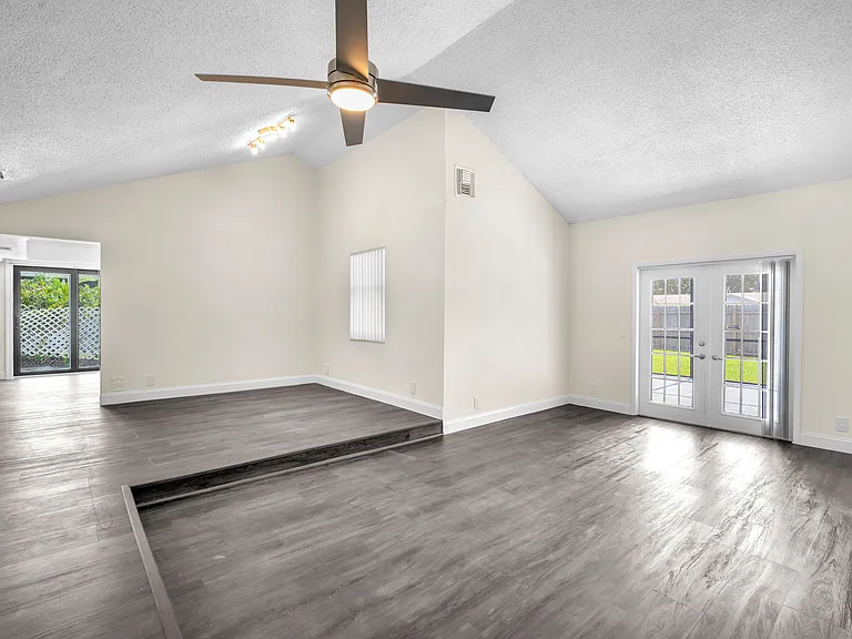 654 West Dr — Photo 18