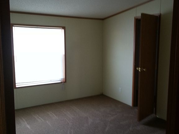 5th image of 180 Pine Dr S