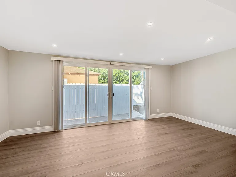 10101 Memory Park Ave — Photo 9