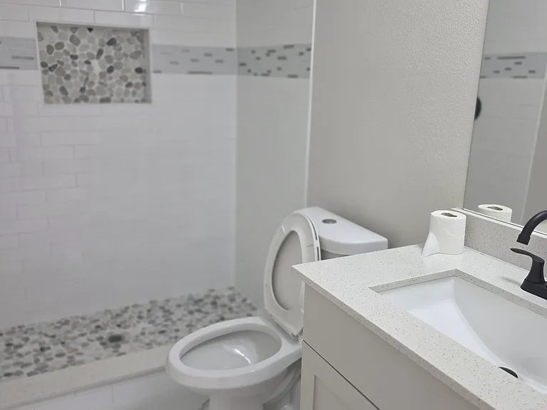 1900 Hillcrest Dr — Photo 11