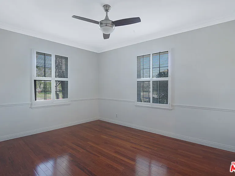 9408 Cattaraugus Ave — Photo 12