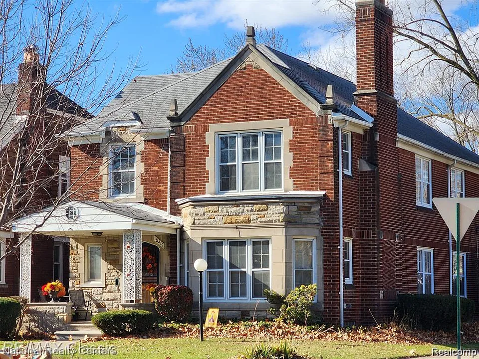 16217 Greenview Ave