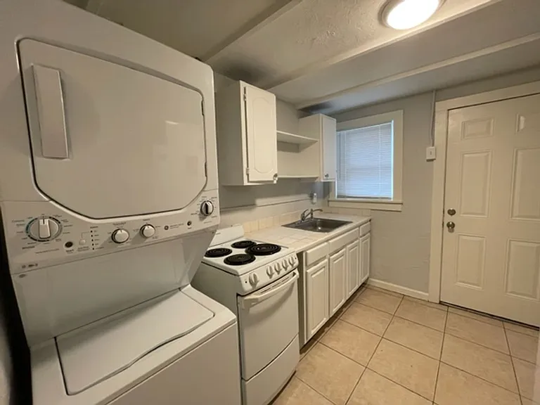 714 NW 8th St — Photo 9