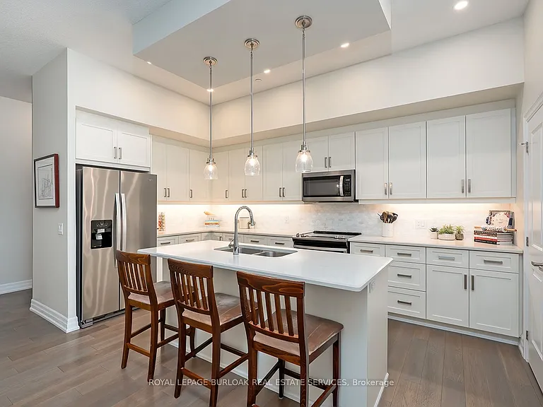 1878 Gordon St #202 — Photo 4
