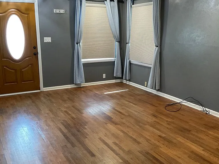 3021 S Wall Ave — Photo 2