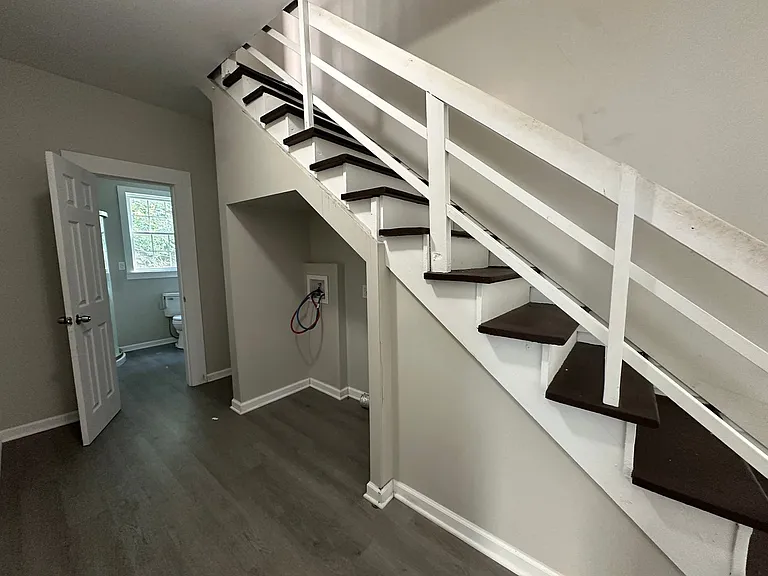 213 E Gale St — Photo 8