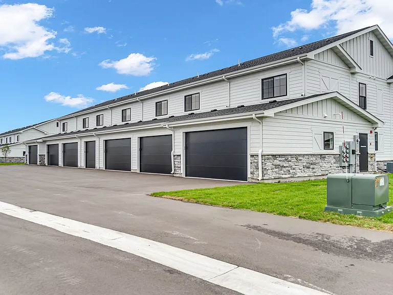 Sandhill Parkway Townhomes — Photo 49