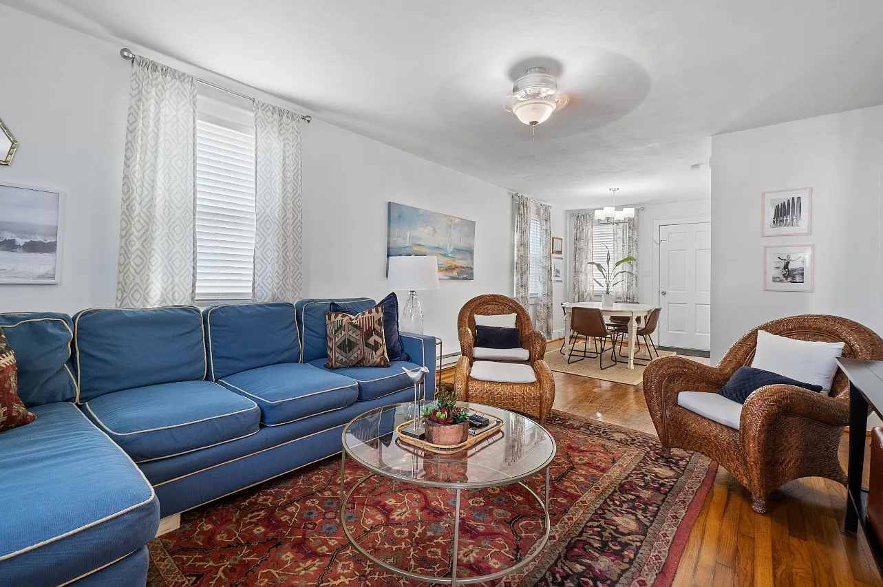 2 bed, 1000 sqft, $2,300 — Photo 1