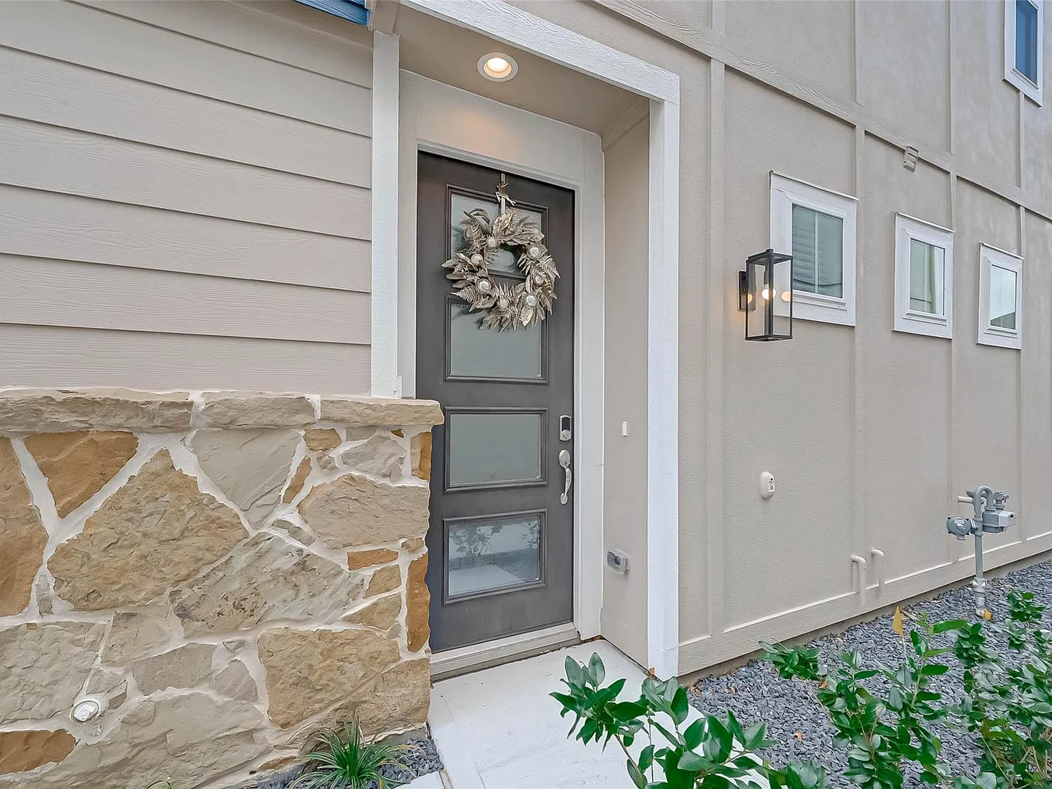 3 bed, 2.5 bath, 1650 sqft, $2,400 — Photo 3