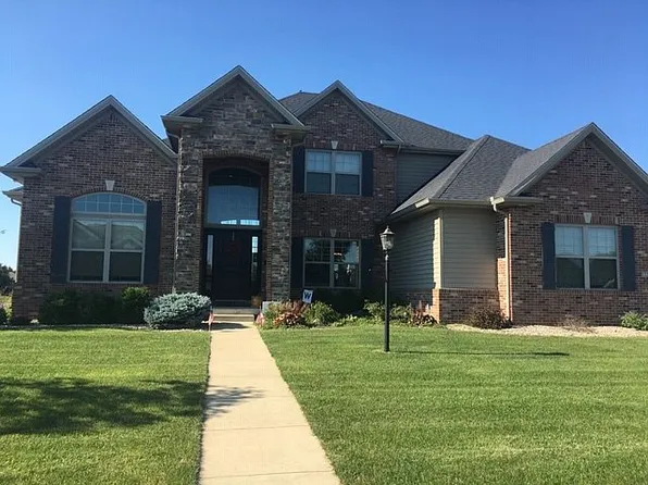 1502 Nottingham Dr, Saint Joseph, IL 61873