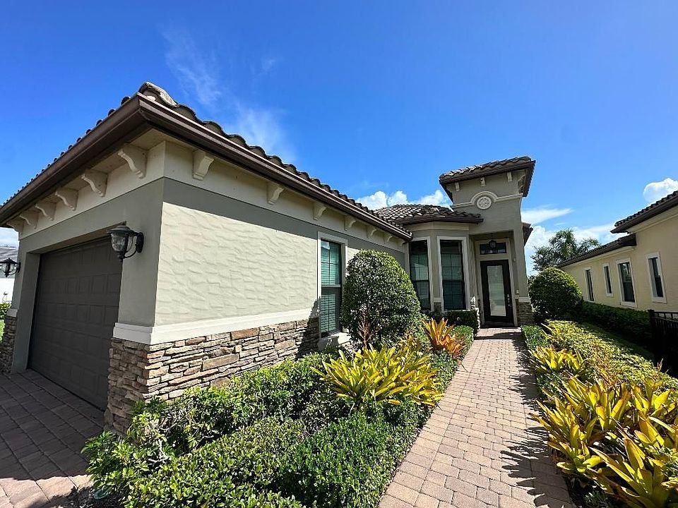 1st image of 697 SE Fascino Cir