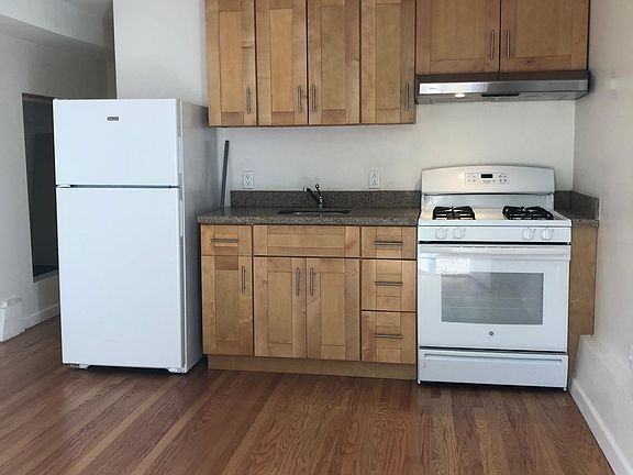2nd image of 4021 Irving St #B