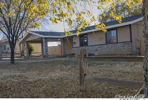 BEAUTIFUL COUNTY LIVING!