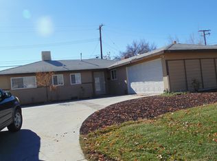 1136 E Avenue R6, Palmdale, CA 93550