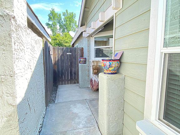 3rd image of 1406 E Babcock Ave