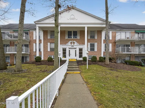 5679 Monroe St #803, Sylvania, OH 43560