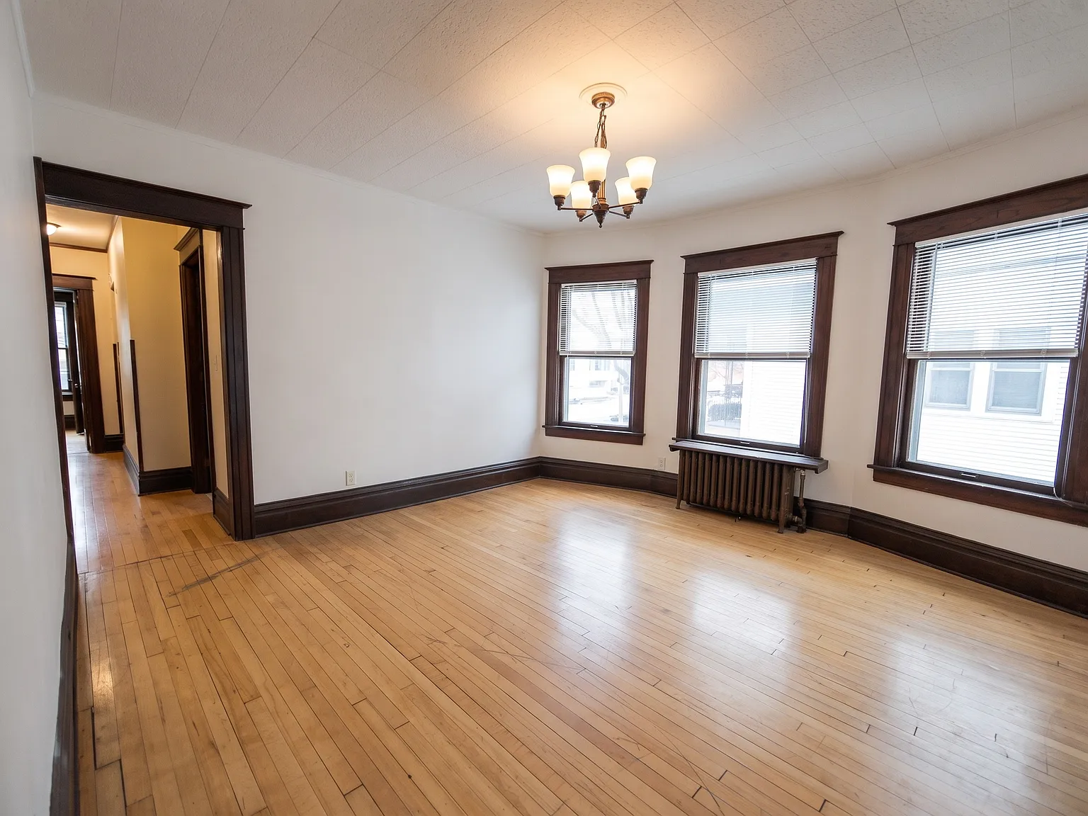 4 bed, 1522 sqft, $3,749 — Photo 2