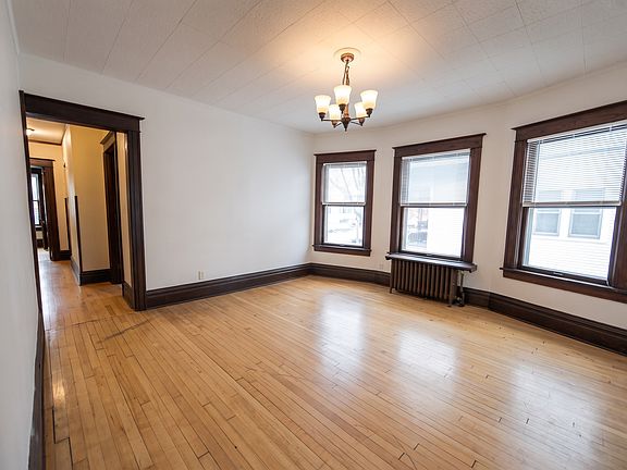 2nd image of 122 N Franklin St