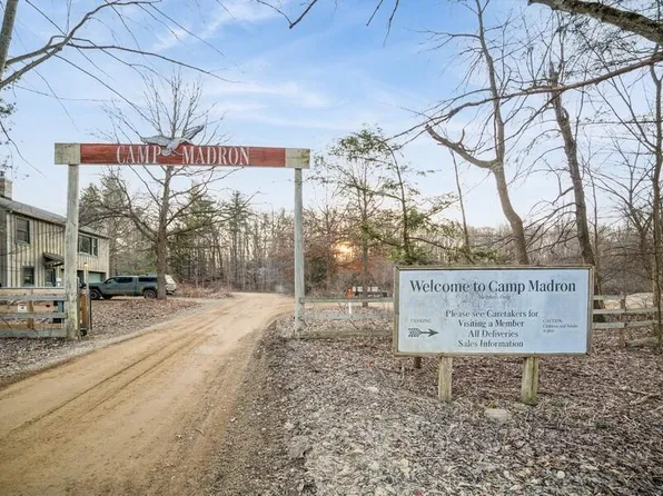 29 Camp Madron Rd, Buchanan, MI 49107