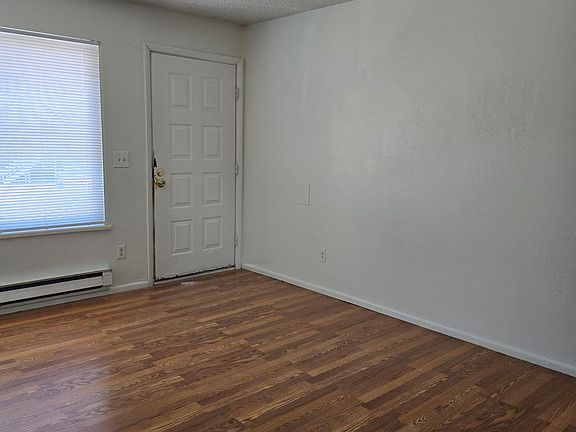 3rd image of 940 Iowa Ave Unit 3