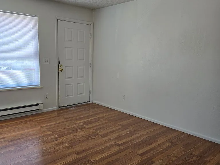 940 Iowa Ave — Photo 3