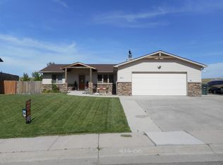 911 Overdale Dr, Gillette, WY 82718