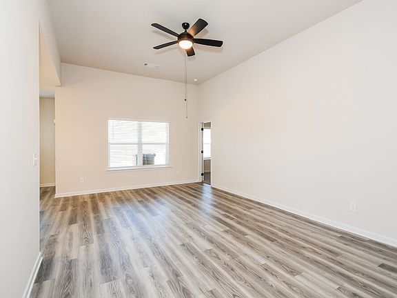 4th image of 453 Egret Ct