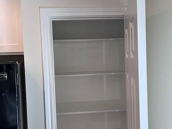 3rd image of 504 Pine St Unit B