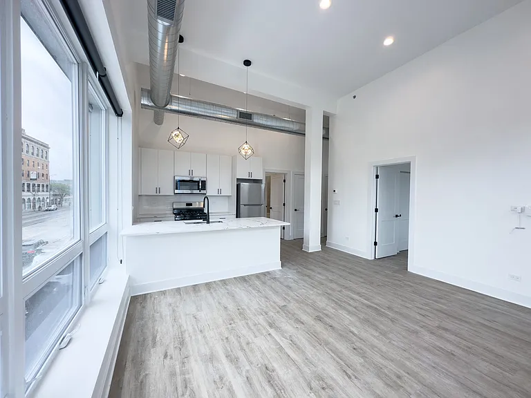 4731 N Western Ave #302 — Photo 6